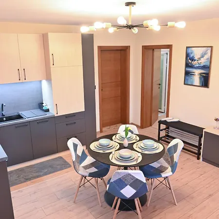 Sunrise 1 - Modern Retreat Near The Gondola Apartman
